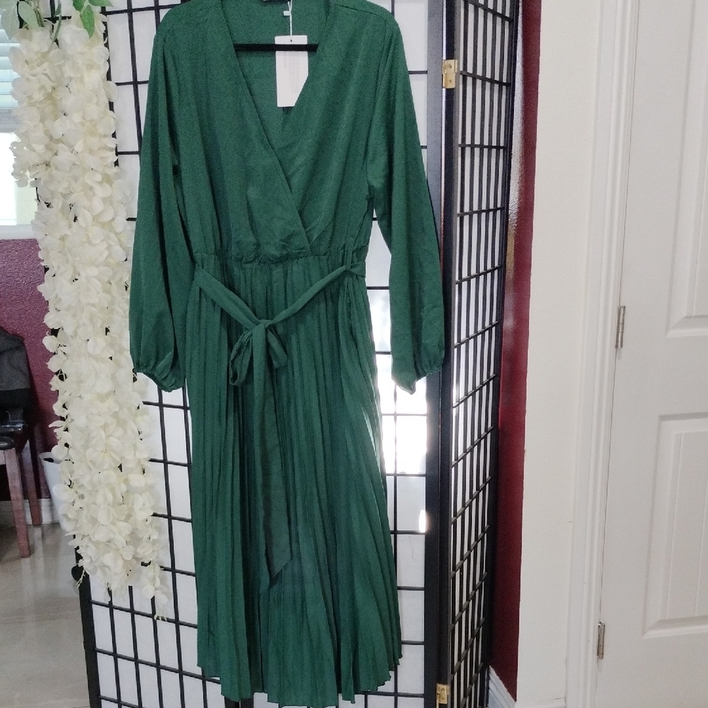 Emerald Green Long Sleeve Wrap Midi Dress